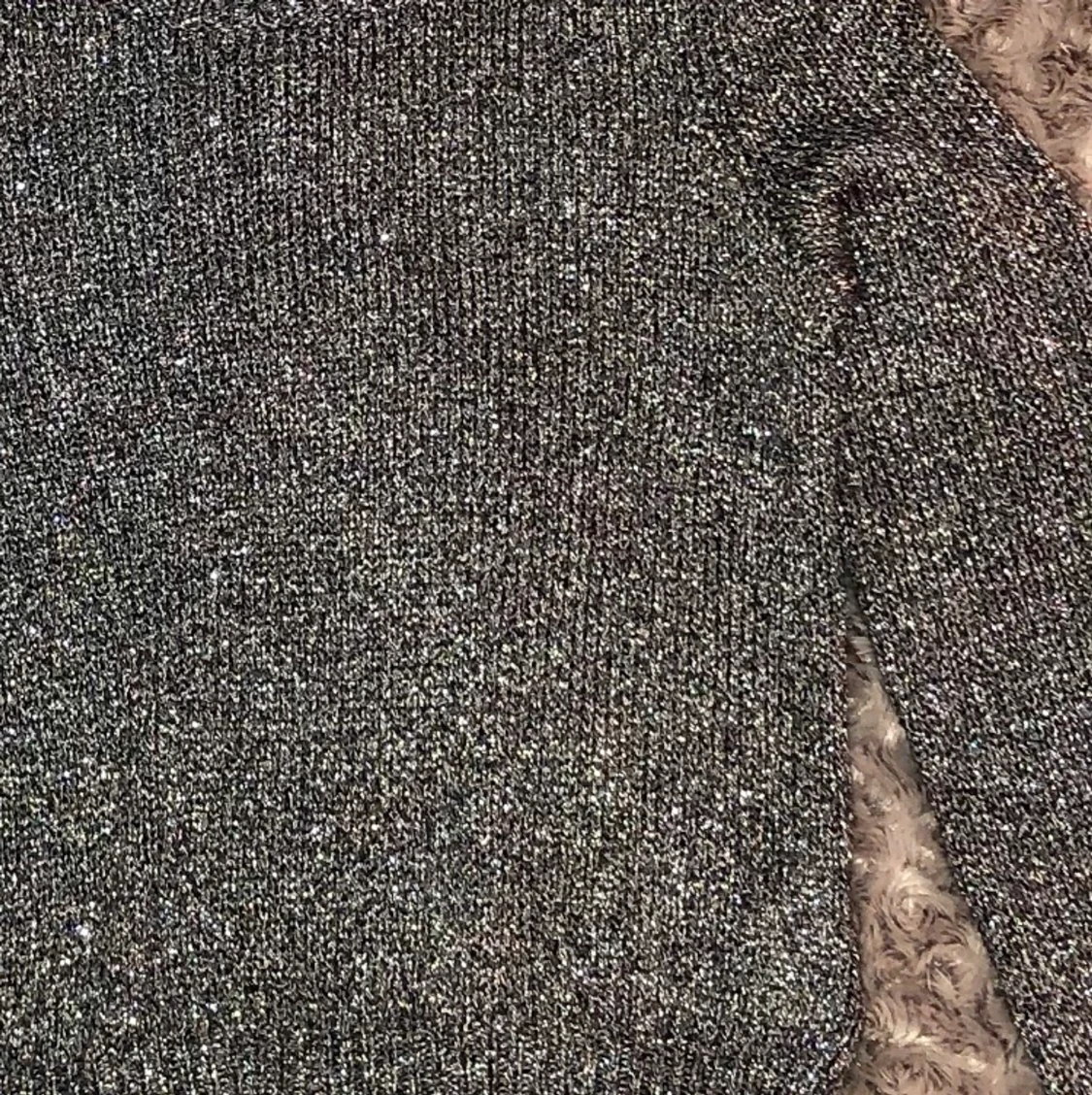 Grå glittrig tröja - 91
