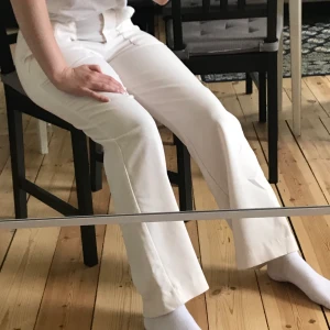 Raka tygbyxor - Raka tygbyxor i vit/beige färg från Mango. Mjuka och sköna💘 Frakt ingår i priset