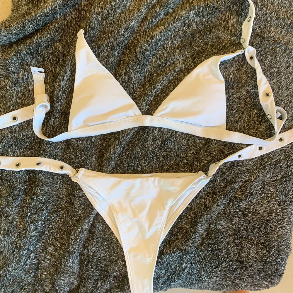 Selling this because I have too many bikinis! Only wore it once or twice, it fits great and you can adjust as much as you want so it that it fits you! If you have any questions dm me🥰. Övrigt.