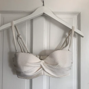 Bikini  - För liten för mig så den är knappt använd, storleken är som M . Frakt tillkommer ❤️