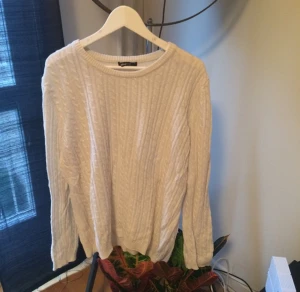  - Stickad tröja från ginatricot. 