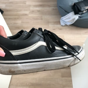 Vans - Läder/skin Vans 💗 köparen står för frakt💓