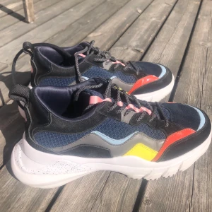 Chunky sneakers  - Coola skor från zara. Bra skick. Köparen står för frakt