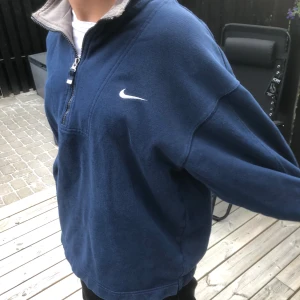 Vintage nike tröja - Säljer min fina vintage nike tröja, super bra skick och lite oversized 🦋 buda i kommentarerna!! Frakt tillkommer 