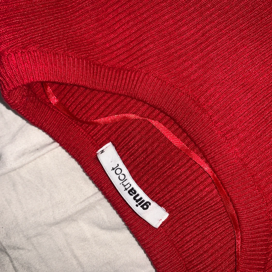 Stickad röd tröja - 91