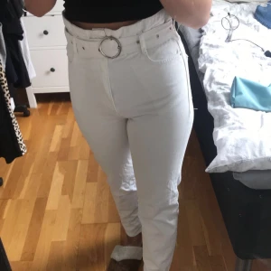 Oanvända jeans från gina - Vita, snygga jeans ifrån Gina dessutom oandvända, frakt ingår!