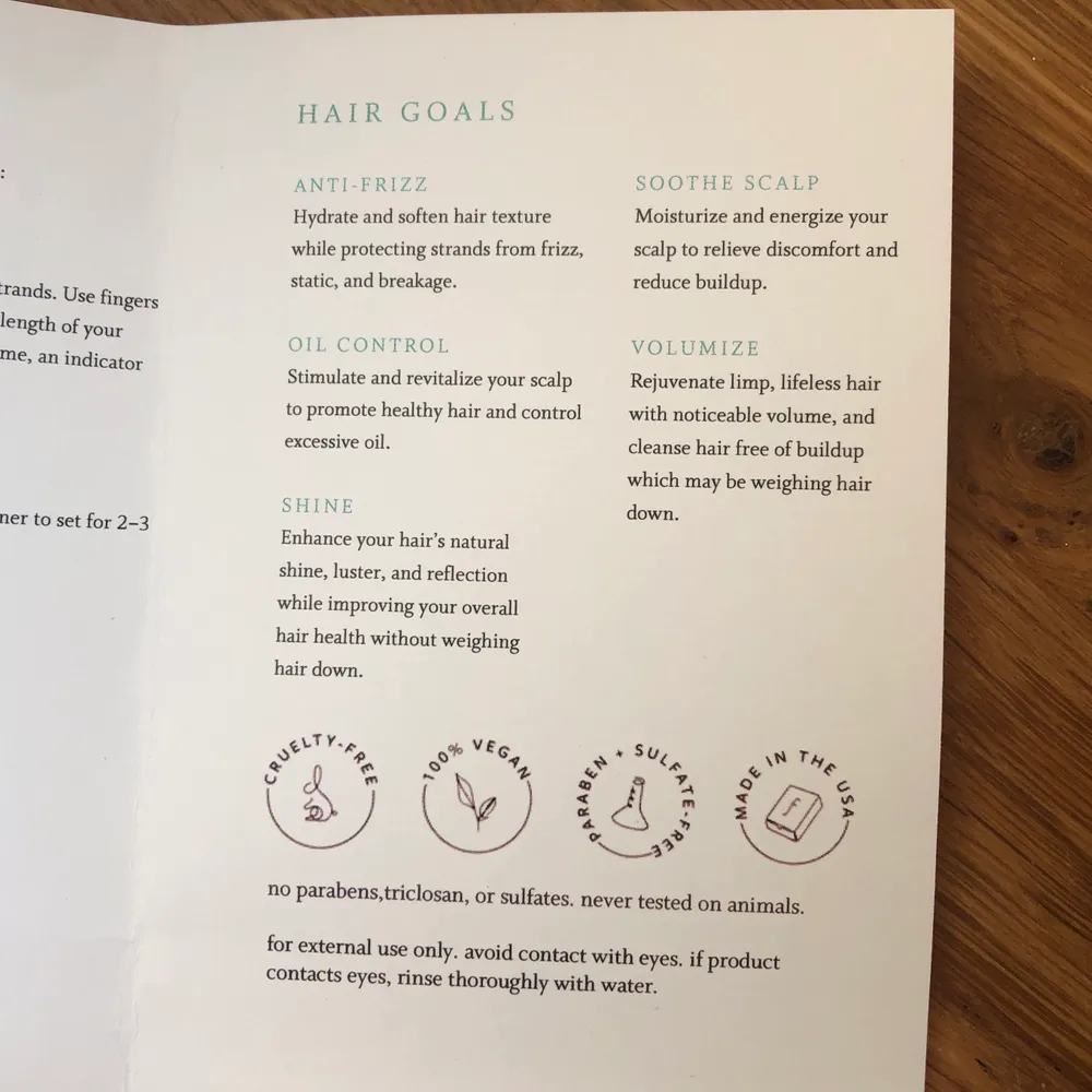 Shampo och balsam ifrån function of beauty. Jättefina och bra men säljer för de ej passade mitt hår. Pärondoft. Mitt namn står på flaskorna, tror att det kan gå bort med aceton, annars så är det ingenting man lägger märke till.. Muu.