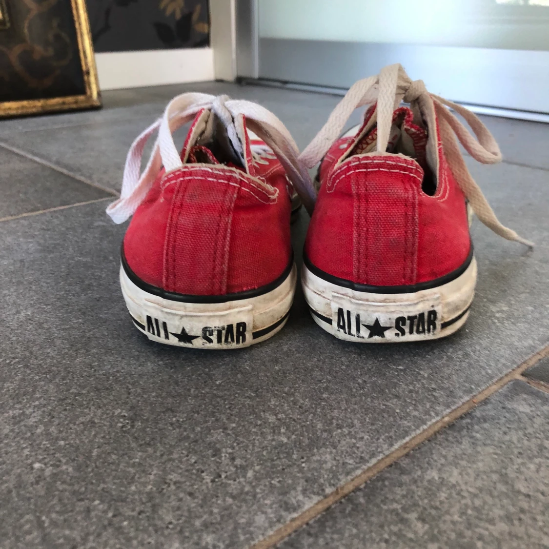 Röda korta converse  - 90