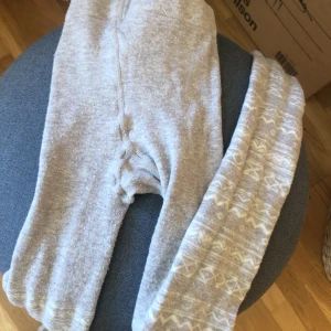 Gråa Strumpbyxor  - Jätte bekväma strumpbyxor som passar till det mesta!!!! 😍😍