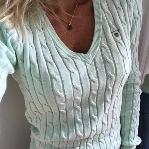 Gant tröja - Mint färgad gant tröja i fint skick. Strl XS.  Kan mötas i Göteborg eller skicka, isåfall står köparen för frakten.