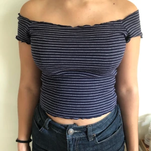 randig tröja - super fin blå-vit randig tröja perfekt för sommaren! 