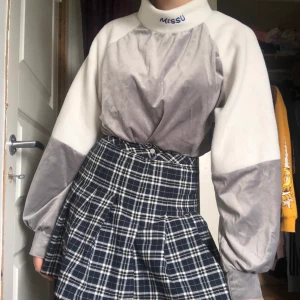 Häftig tröja - Supernice och unik tröja från Shein, med texten *missu* på halsen♥️ Kan mötas upp i Sthlm eller Vxo annars tillkommer frakt♥️