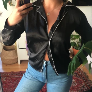 Silkesskjorta från boohoo - Sval och snygg silkesskjorta! - fri frakt🌻