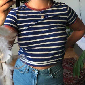 Randig tröja från weekday - Söt randig tröja från weekday - fri frakt🌻