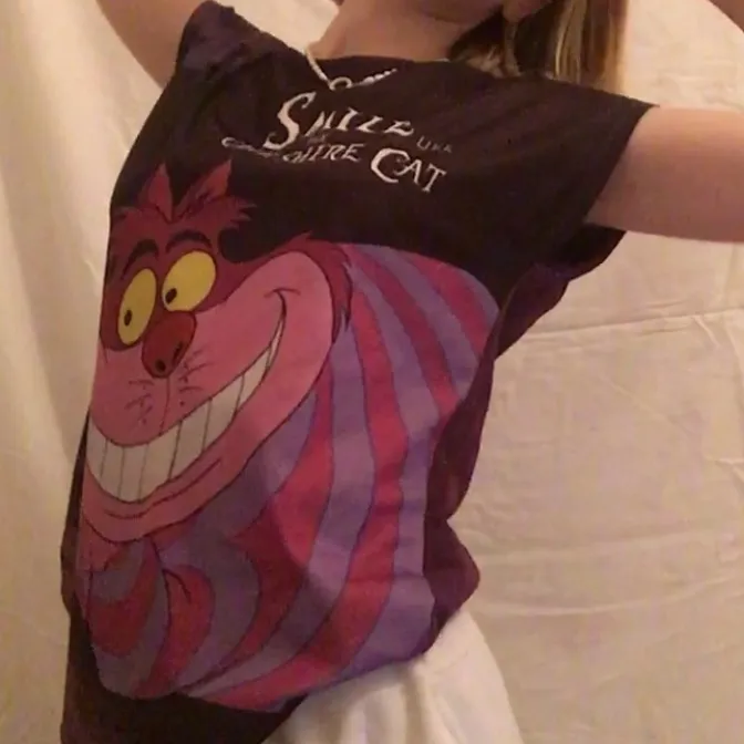 Smile like the cheshire cat t-shirt. T-shirts.