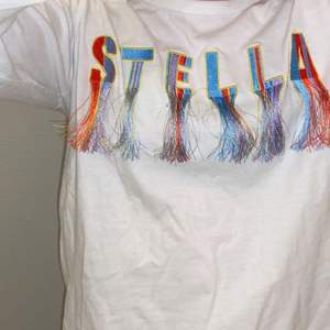 Superfin StellaMcCartney tröja med fransar, knappt använd! Nypris 750kr