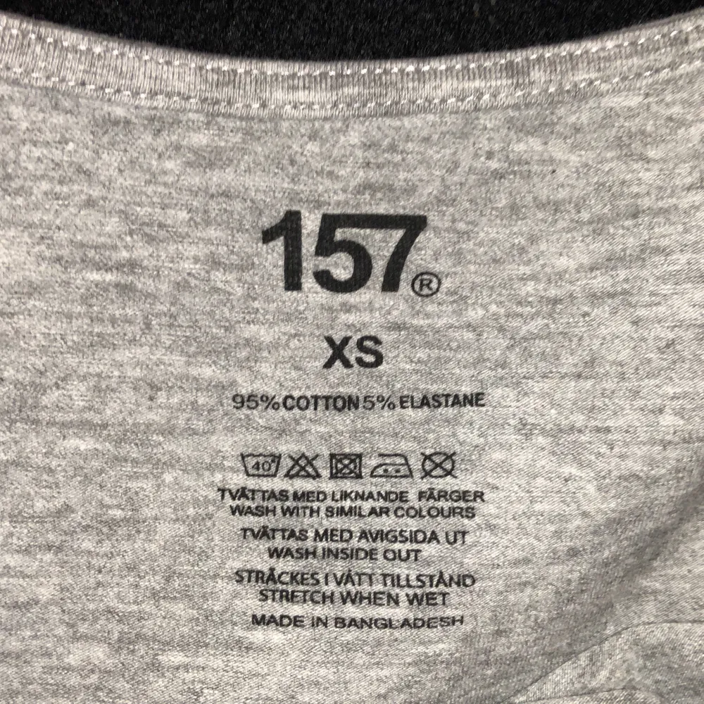 En grå tröja ifrån lager 157,använd fyra gånger🙂. Tröjor & Koftor.