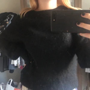 Stickad tröja - Svart stickad tröja från H&M