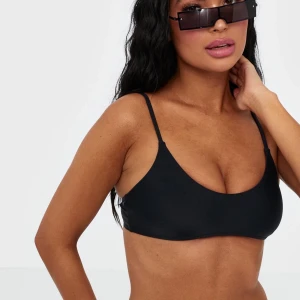 BIKINI ÖVERDEL NELLY - {60kr inklusive frakt!!} Aldrig använd då den inte satt så bra på mig:(. Köpt i våras. Köp hela bikinin för 100kr inklusive frakt!