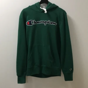 Champion hoodie grön - Geön champion använd 1 ggn