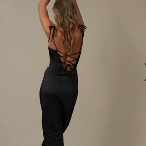 Sidenklänning  - Helt ny! Aldrig använd! 