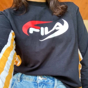 Fila tröja - En tröja från Fila, knappt använd. Frakt ingår ej men kan mötas upp💗💗
