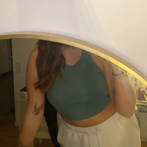 Zara Linne  - Helt nytt oanvänt linne från Zara. Jättefin grön färg!! Storlek L. Frakt tillkommer 🤍