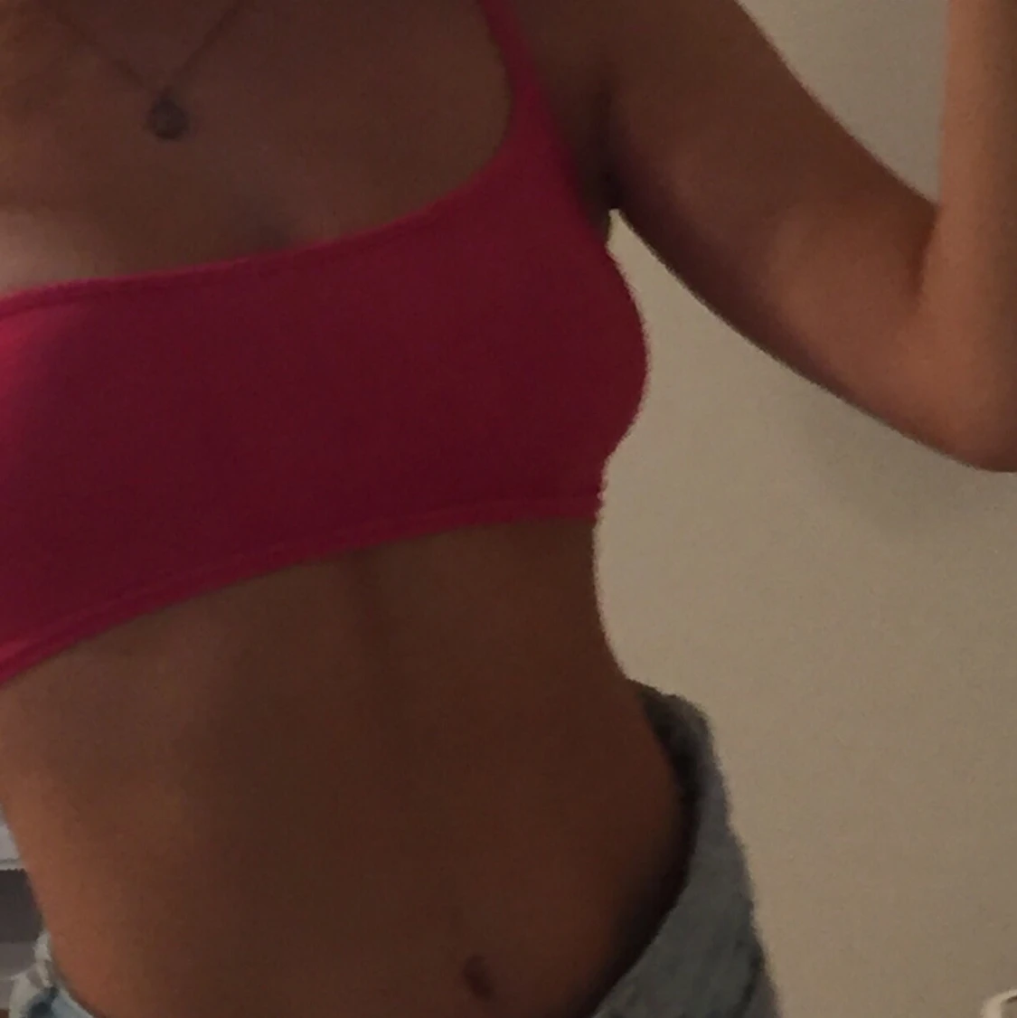 Kort rosa oneshoulder