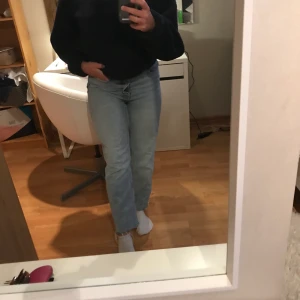 Zara mom jeans  - Helt underbar blå färg, använda typ 3 gånger. 