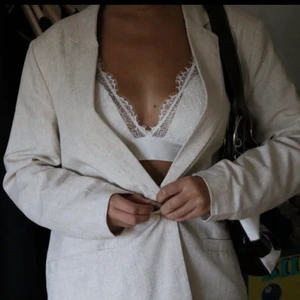 Spetts brallet - En superfin bralett! Kan användas både som topp och bh. Säljer i väldigt bra skick. Tvättar den såklart!!!