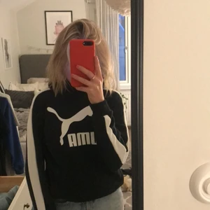 Puma hoodie strl XS - Snygg Puma hoodie i storlek xs/s, knappt använd så nästan i nyskicka. Köp köp köp din snöp! ❤️ 60kr+frakt 