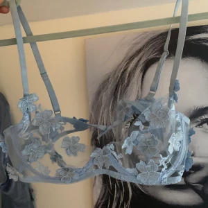 Bralette strl s - Säljer denna fina bralette som är så fin och unik💘💘🤩superfin och färgen är magisk🥰🥰🥰strl xs/s
