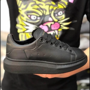 Alexander Mcueen  - Sneakers i nyskick! 