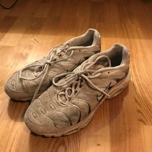 Nike TN white strlk 44,5 - Bra skick, lite smutsiga 