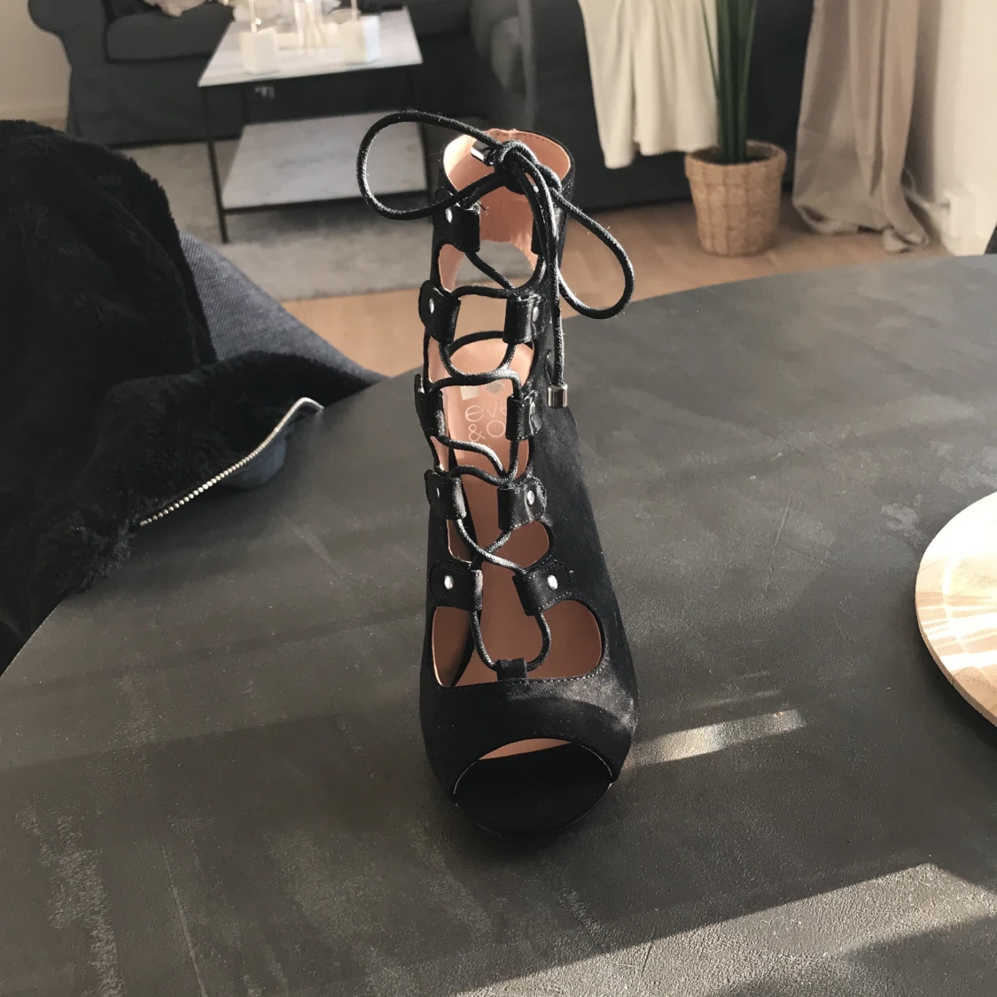 Svarta klackskor öppen tå - 90