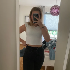 Söt crop top från storlek L - Säljer på grund av att den är för stor