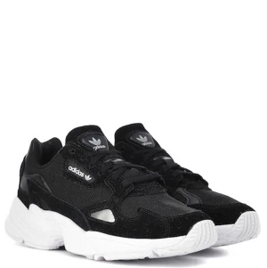 Adidas Falcon strl 36 - Säljer adidas originals Falcon strl 36. I perfekt skick, använda enstaka gång. Säljer pga att de ej används. Buda från 350kr.