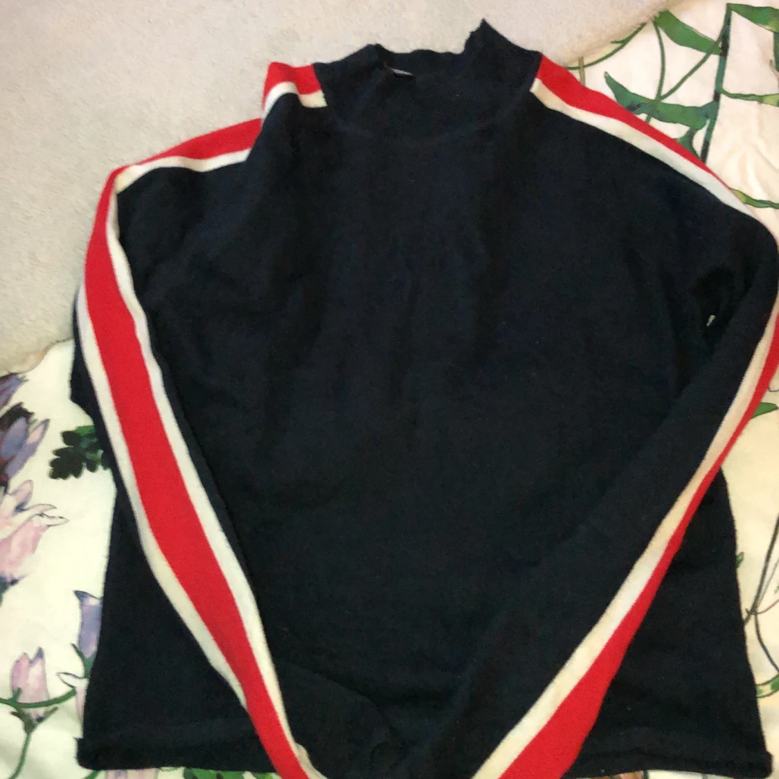 Röd marinblå och vid polo