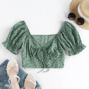 Superfin topp!  - Jättefin oanvänd topp från Zaful. Säljs pga för liten i bysten för mig. Storlek M men är som en S. Frakt tillkommer