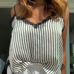 Zara linne  - Linne från Zara i strl S. Använd en gång. Köpare står för frakt!💓