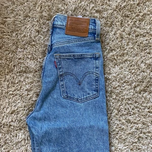 Levis Ribcage  - Levis ribcage 23/27 storlek.