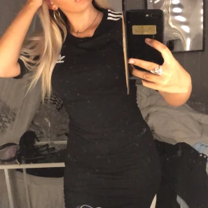 Adidas - Klänning oanvänd orginalpris 600kr 