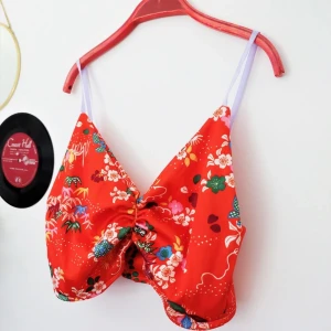 Top  - Maglinne, sytt m dubbla tyger så det ska va extra skönt (slipper sömmar som skaver) stretchigt tyg 