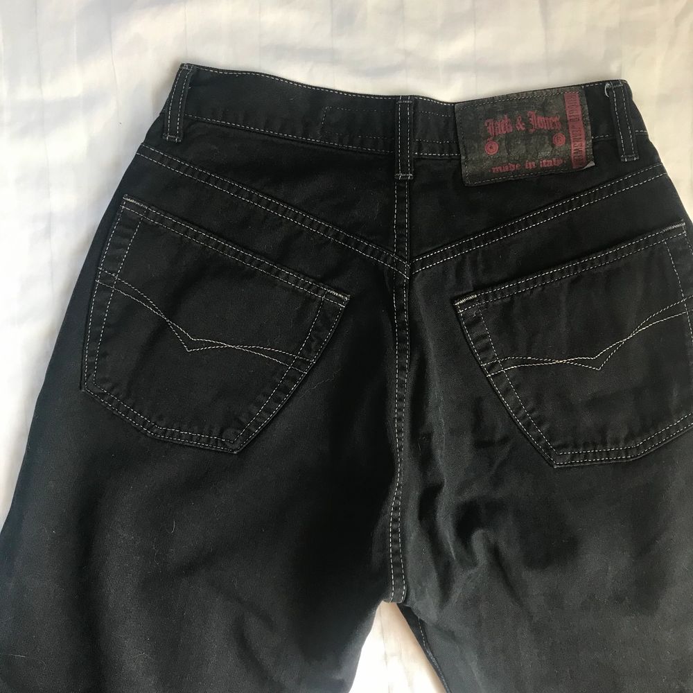Vintage jeans från Jack & Jones med kontursömmar. Stl: W29/L32 Köparen står för frakt! #svarta #jeans #jack&jones #jackandjones #vintage #90tal #80tal #90s #80s #kontur #sömmar #kontursömmar . Jeans & Byxor.