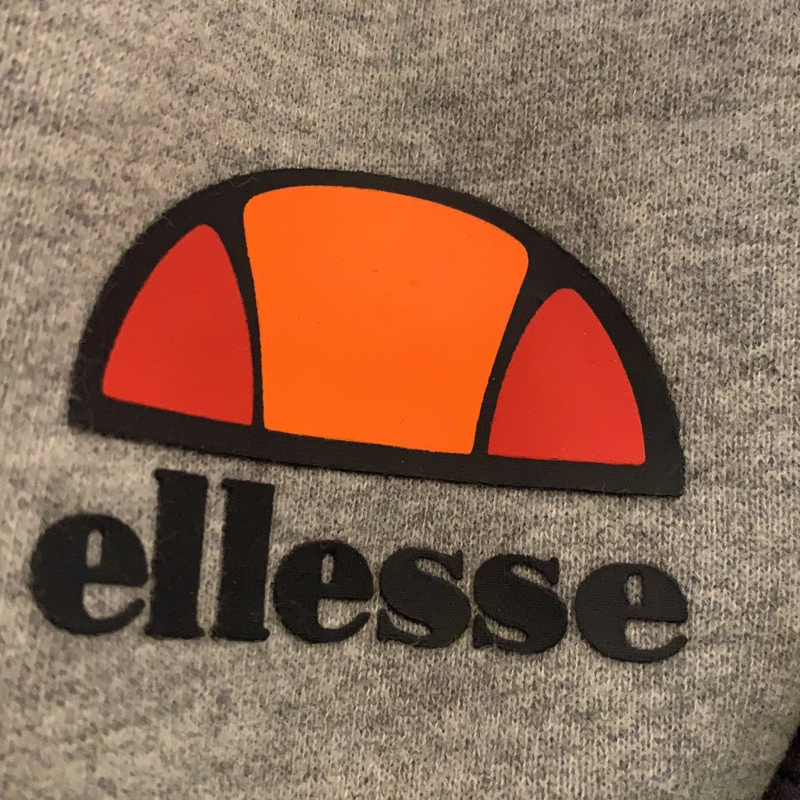 Oanvänd Ellesse sweatshirt - 91
