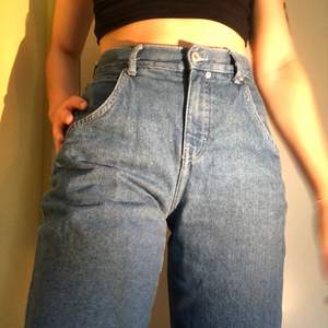 Jeans från pull & bear som är använda endast ett fåtal gånger. Skicka ett pm för mer info eller vid intresse. Fraktfritt💜 pris går att diskutera