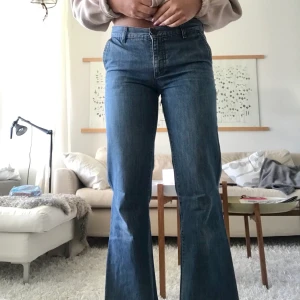 Snygga vida jeans - Snygga vida jeans från Filippa K i storlek S