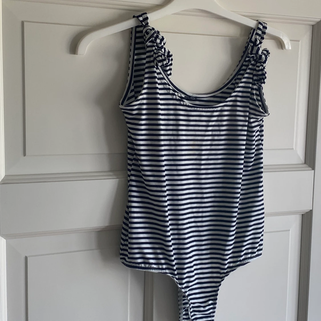 Randig body från Vero Moda, strl S.