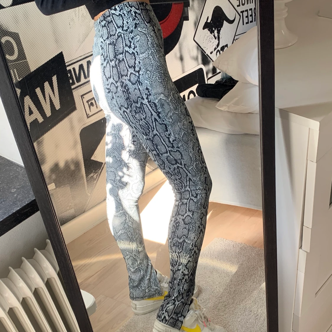 Snakeprint byxor med slits storlek Xs - 90