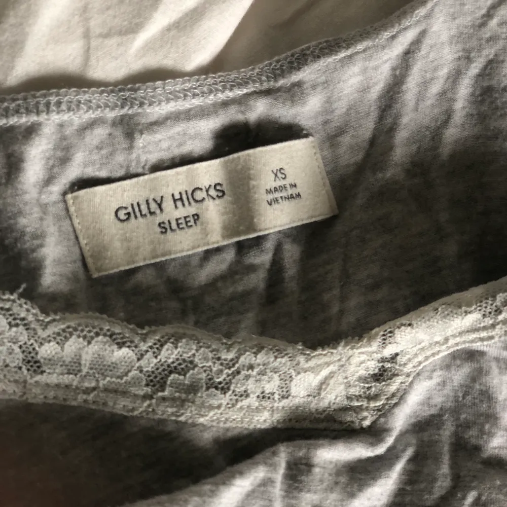 En playsuit jag använt som sovplagg från Gilly Hicks/Hollister. Justerbara band, även i midjan.. Klänningar.